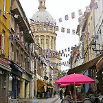 Studio 37m2 Vieille Proche De La Cathedrale, Draps Fournis Sans Supplement! Serviettes Non -fournies Apartman *
