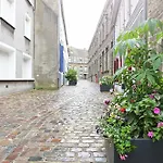 Studio 37m2 Vieille Proche De La Cathedrale, Draps Fournis Sans Supplement! Serviettes Non -fournies Apartman